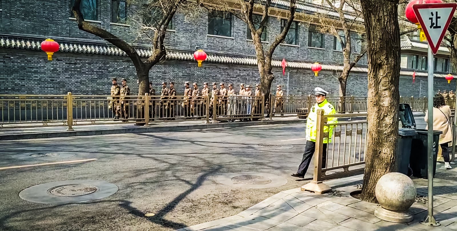 vojáci v ulicích Pekingu